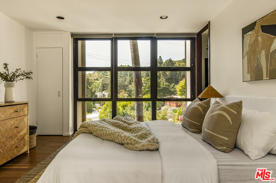 2506 Rinconia Dr, Hollywood Hills