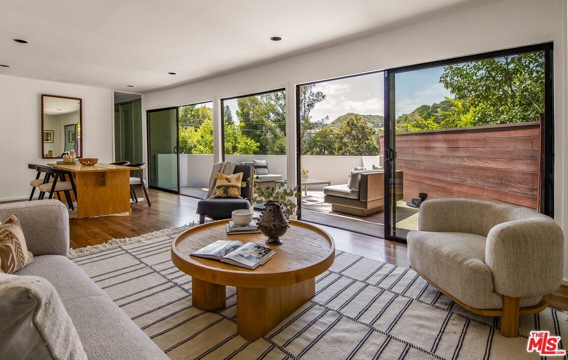2506 Rinconia Dr, Hollywood Hills