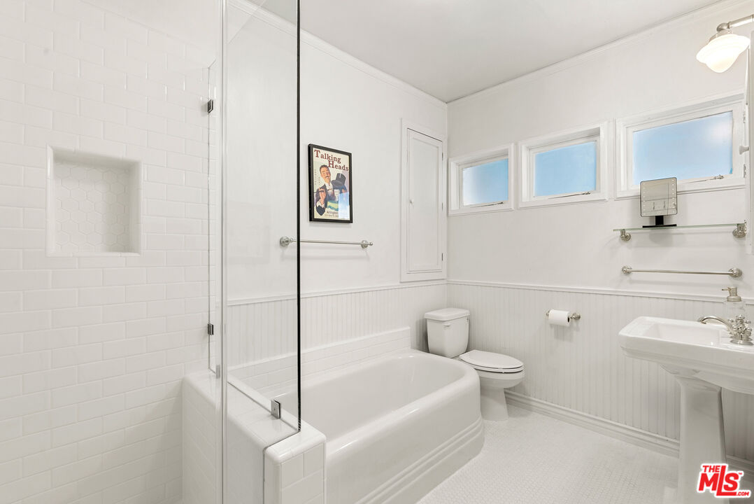 2014 Whitley Ave Unit: 2