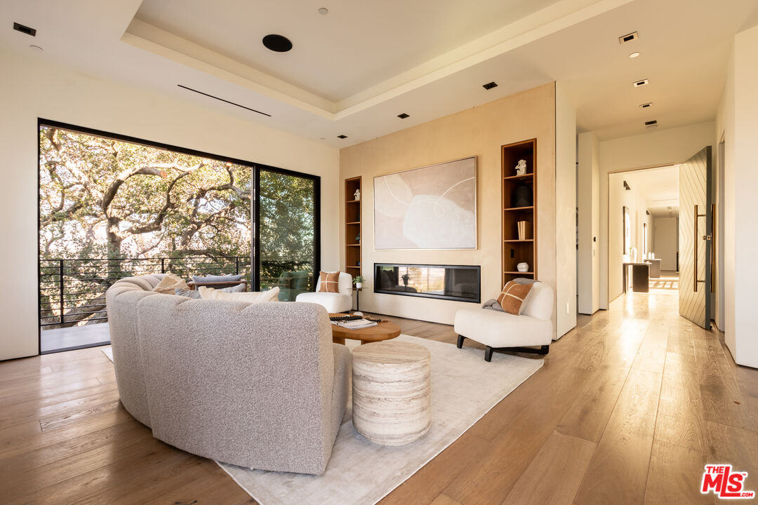 13331 Mulholland Dr, Beverly Hills