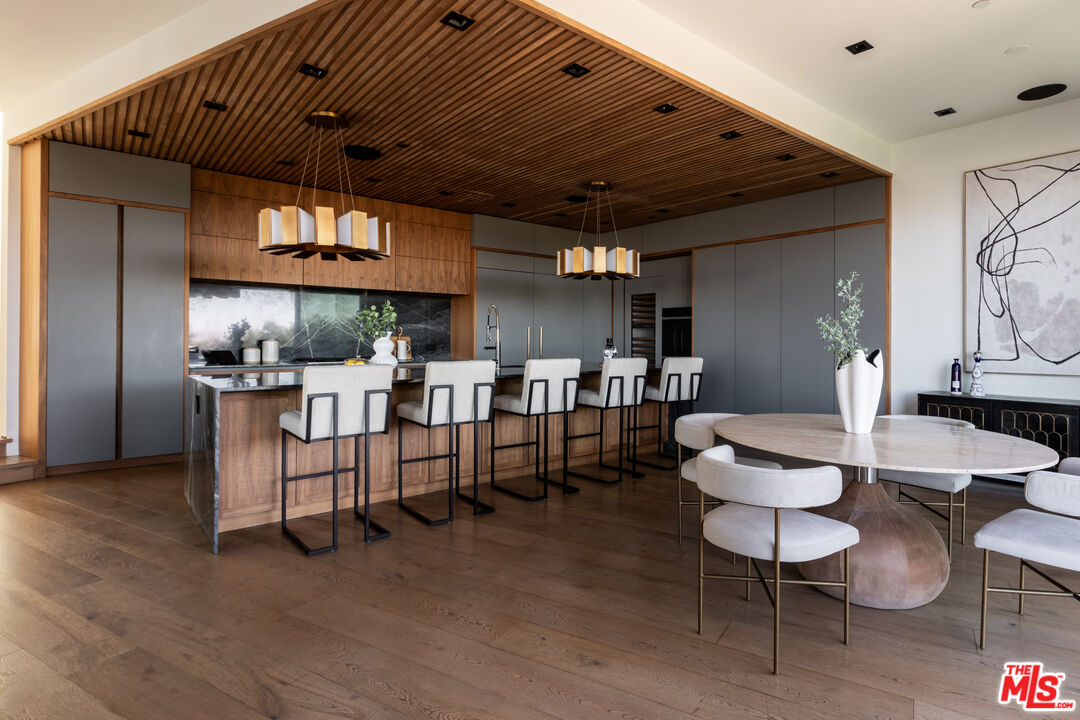 13331 Mulholland Dr, Beverly Hills