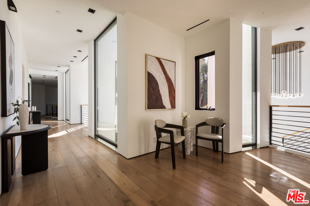 13331 Mulholland Dr, Beverly Hills
