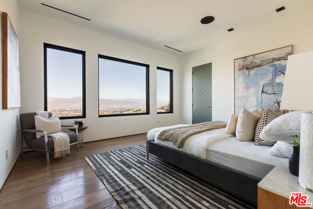 13331 Mulholland Dr, Beverly Hills