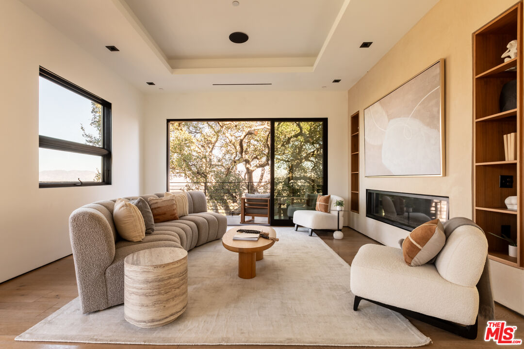 13331 Mulholland Dr, Beverly Hills