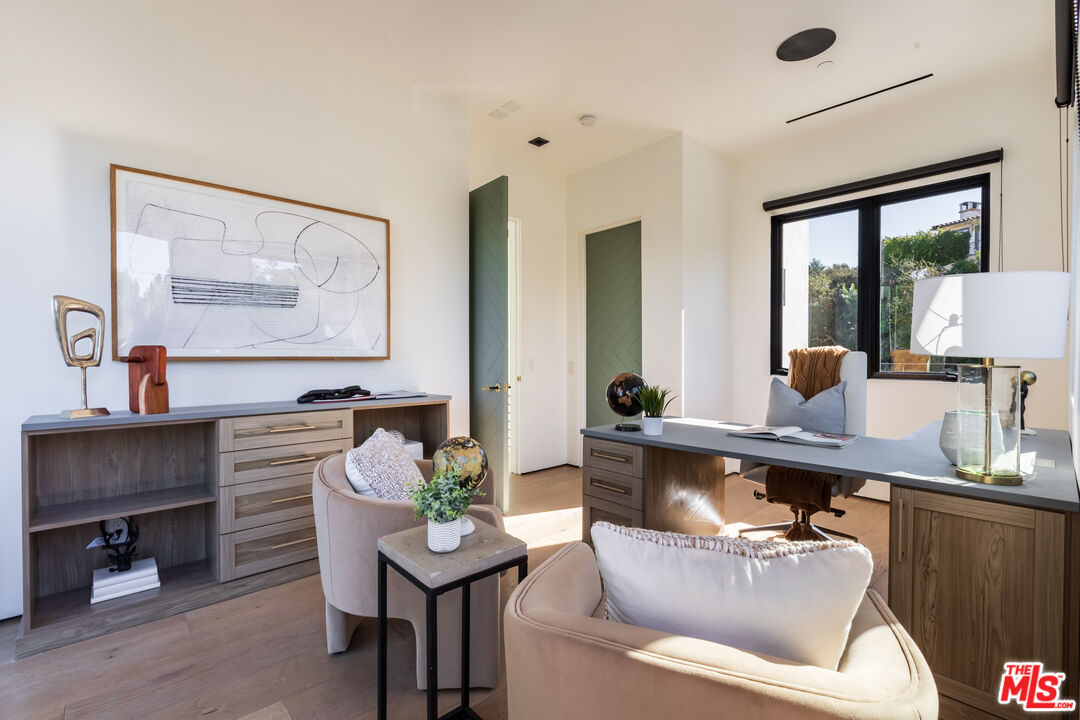 13331 Mulholland Dr, Beverly Hills