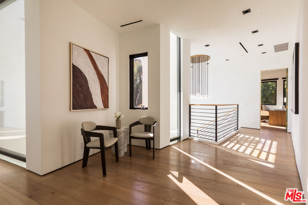 13331 Mulholland Dr, Beverly Hills
