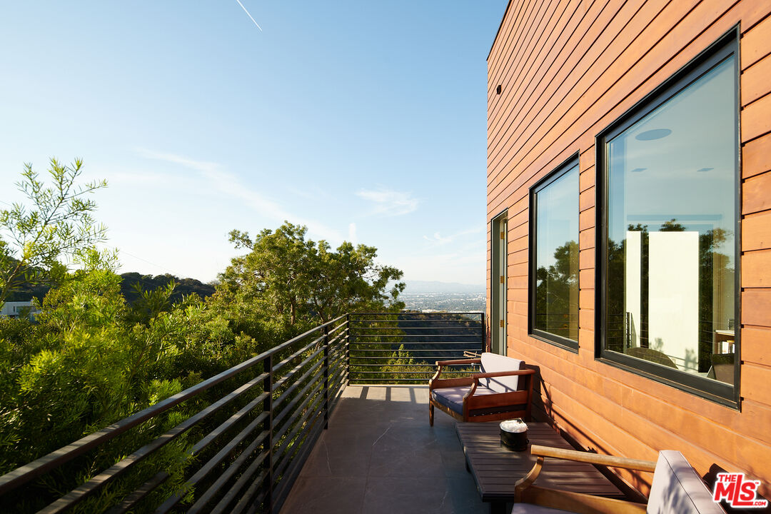 13331 Mulholland Dr, Beverly Hills
