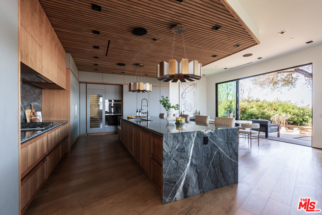 13331 Mulholland Dr, Beverly Hills