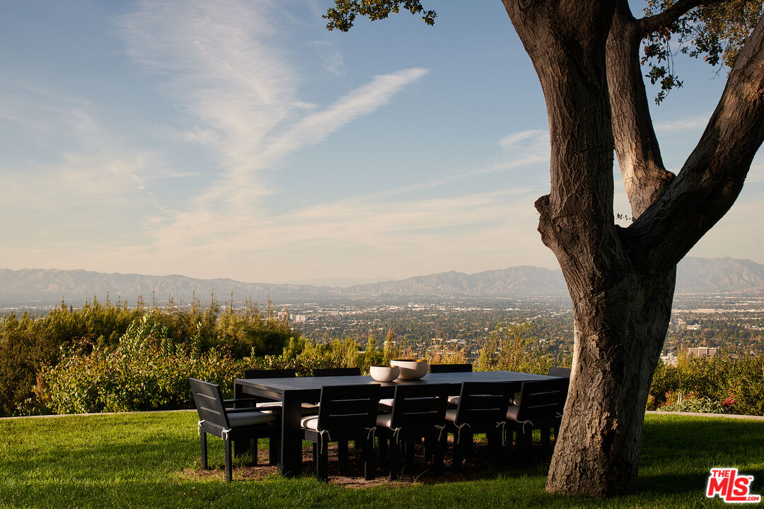13331 Mulholland Dr, Beverly Hills