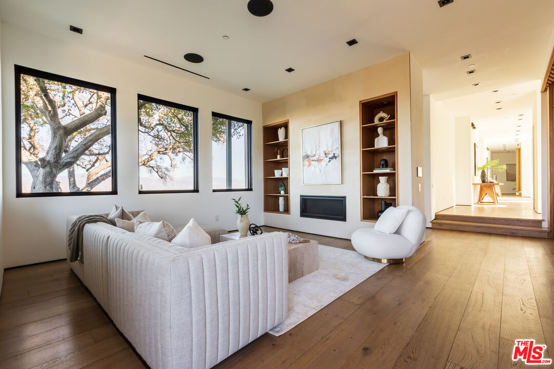 13331 Mulholland Dr, Beverly Hills