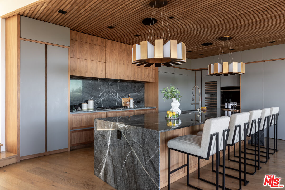 13331 Mulholland Dr, Beverly Hills