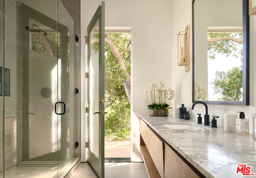 13331 Mulholland Dr, Beverly Hills