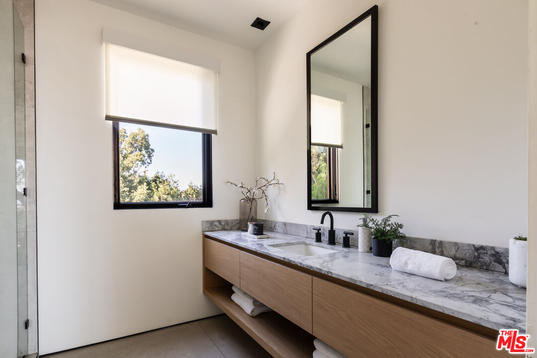 13331 Mulholland Dr, Beverly Hills