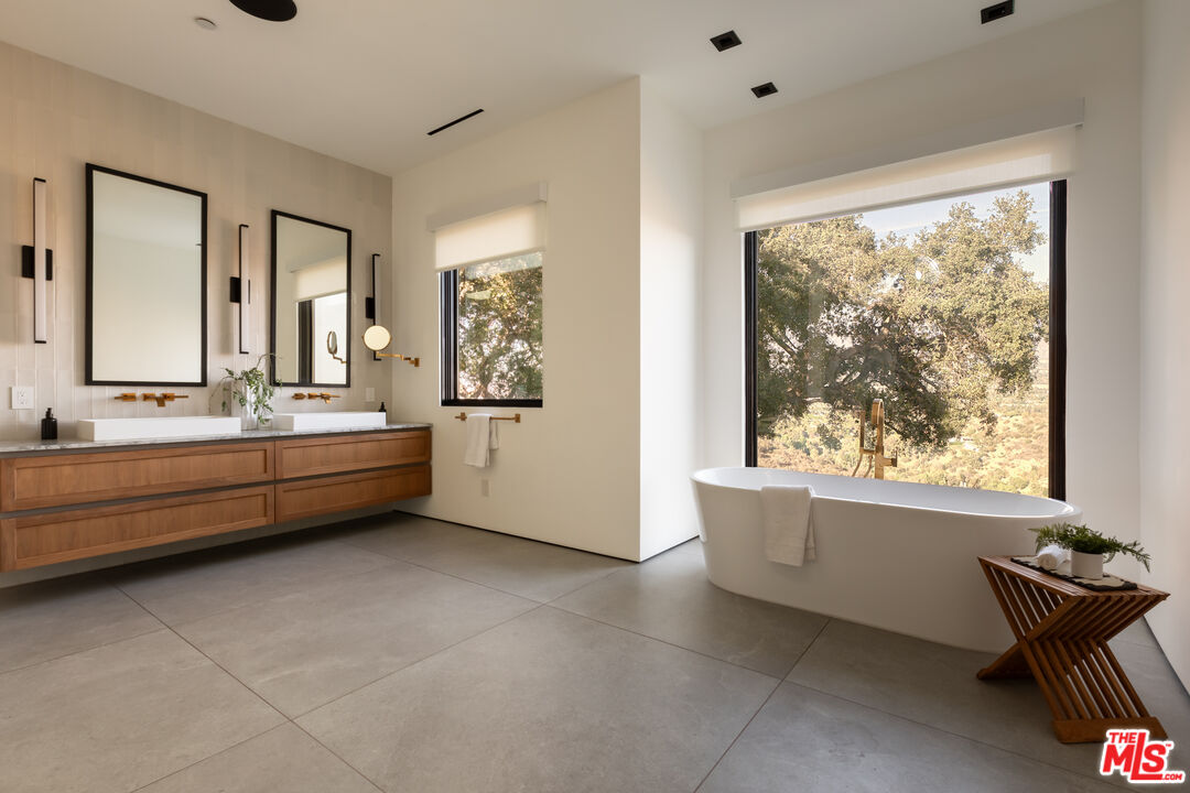 13331 Mulholland Dr, Beverly Hills