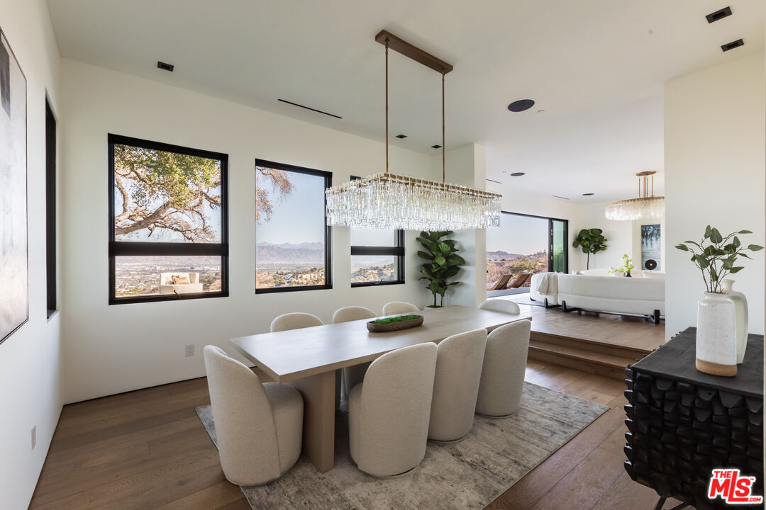 13331 Mulholland Dr, Beverly Hills