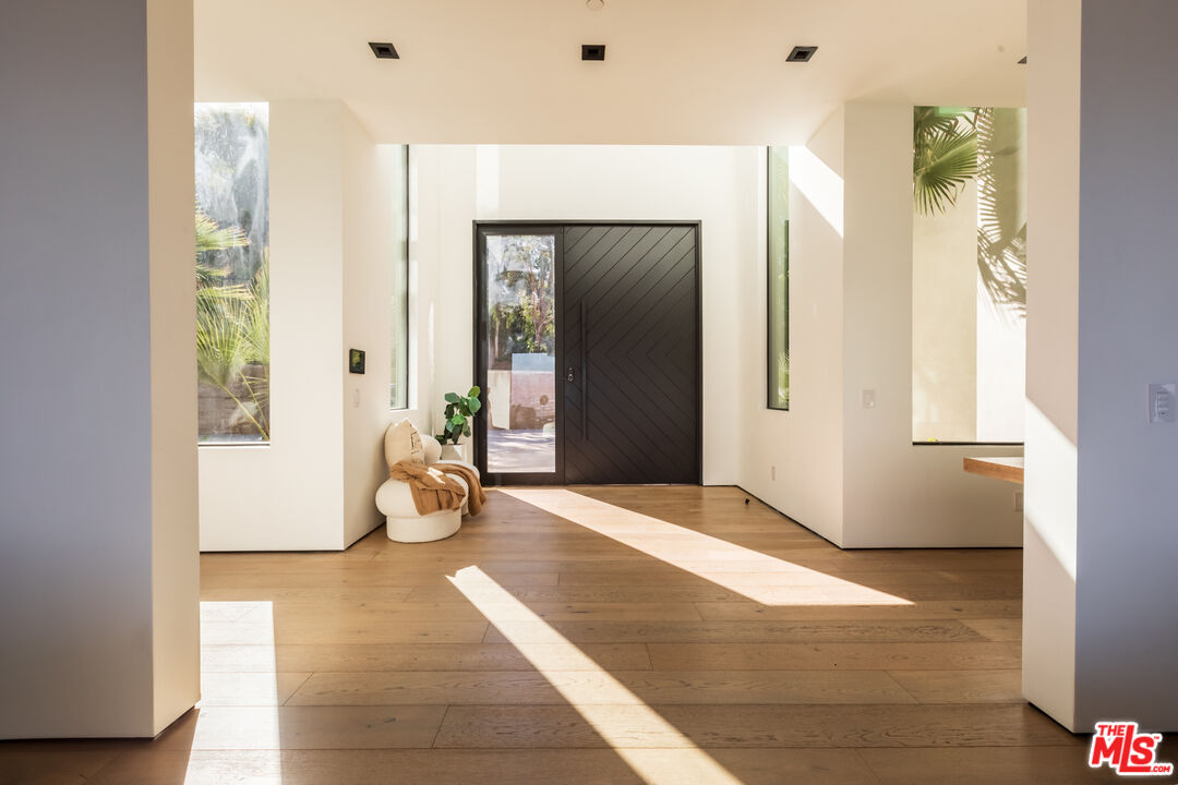 13331 Mulholland Dr, Beverly Hills
