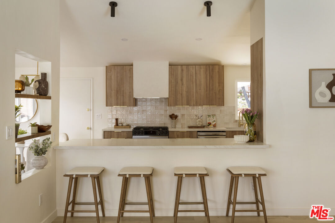 20523 Tiara St, Woodland Hills