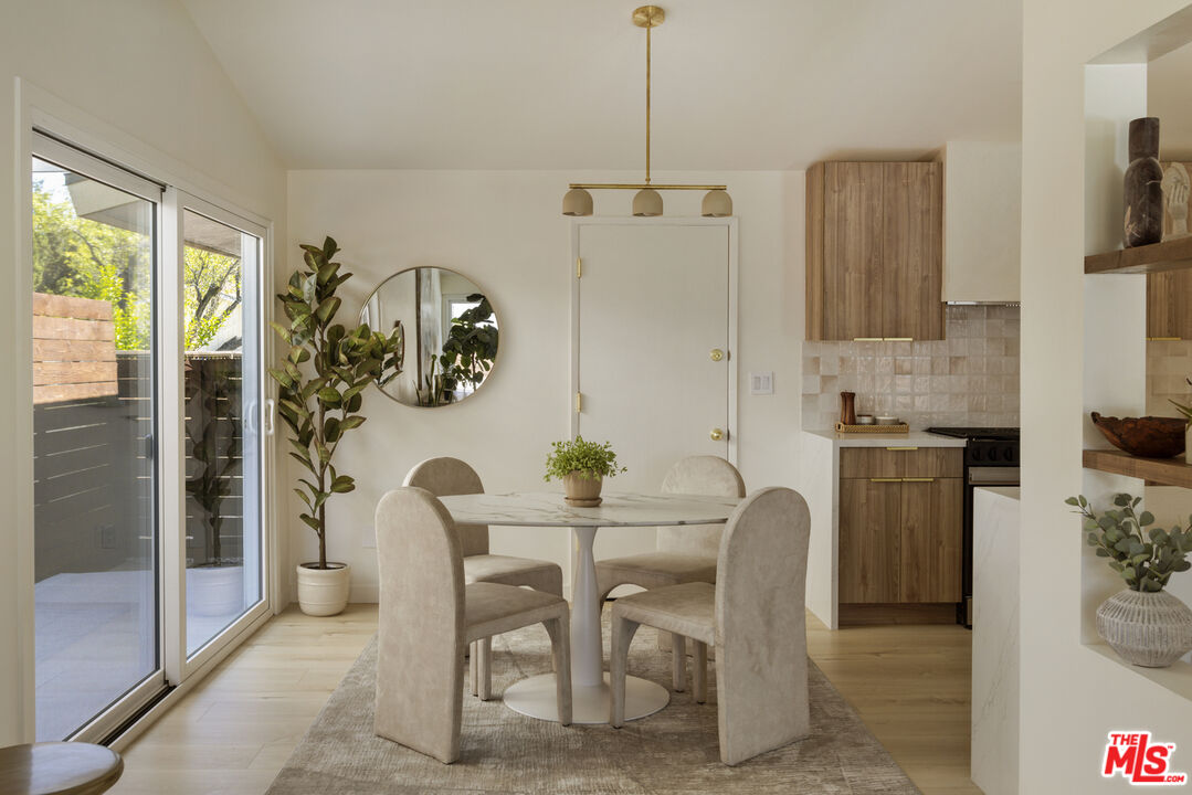 20523 Tiara St, Woodland Hills