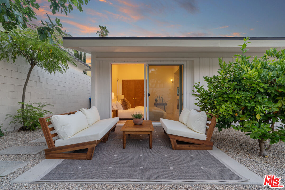 20523 Tiara St, Woodland Hills