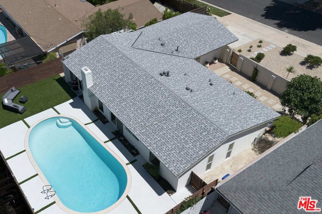 20523 Tiara St, Woodland Hills
