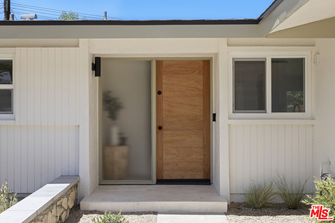 20523 Tiara St, Woodland Hills