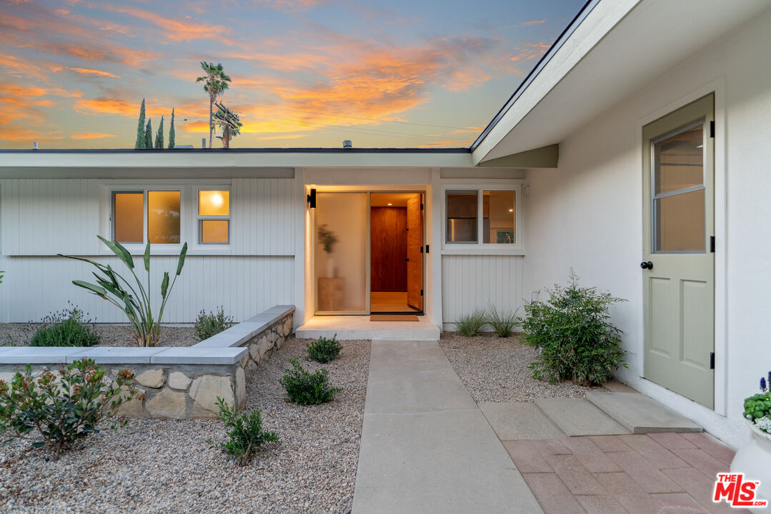 20523 Tiara St, Woodland Hills