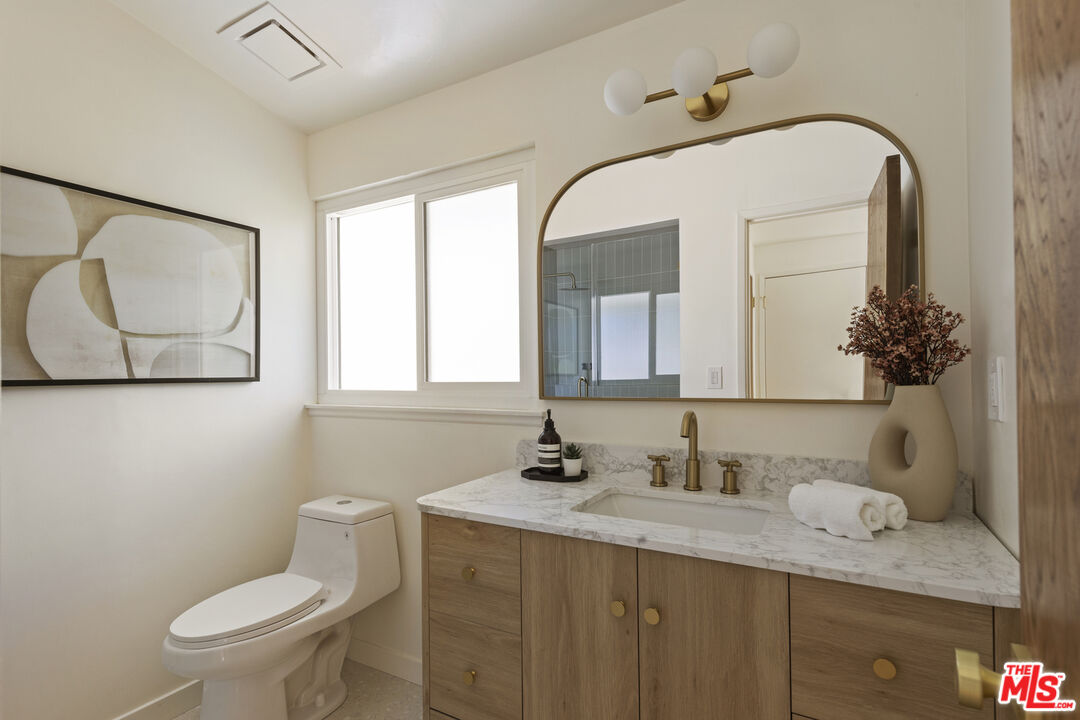 20523 Tiara St, Woodland Hills