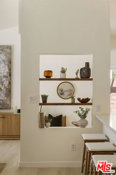 20523 Tiara St, Woodland Hills