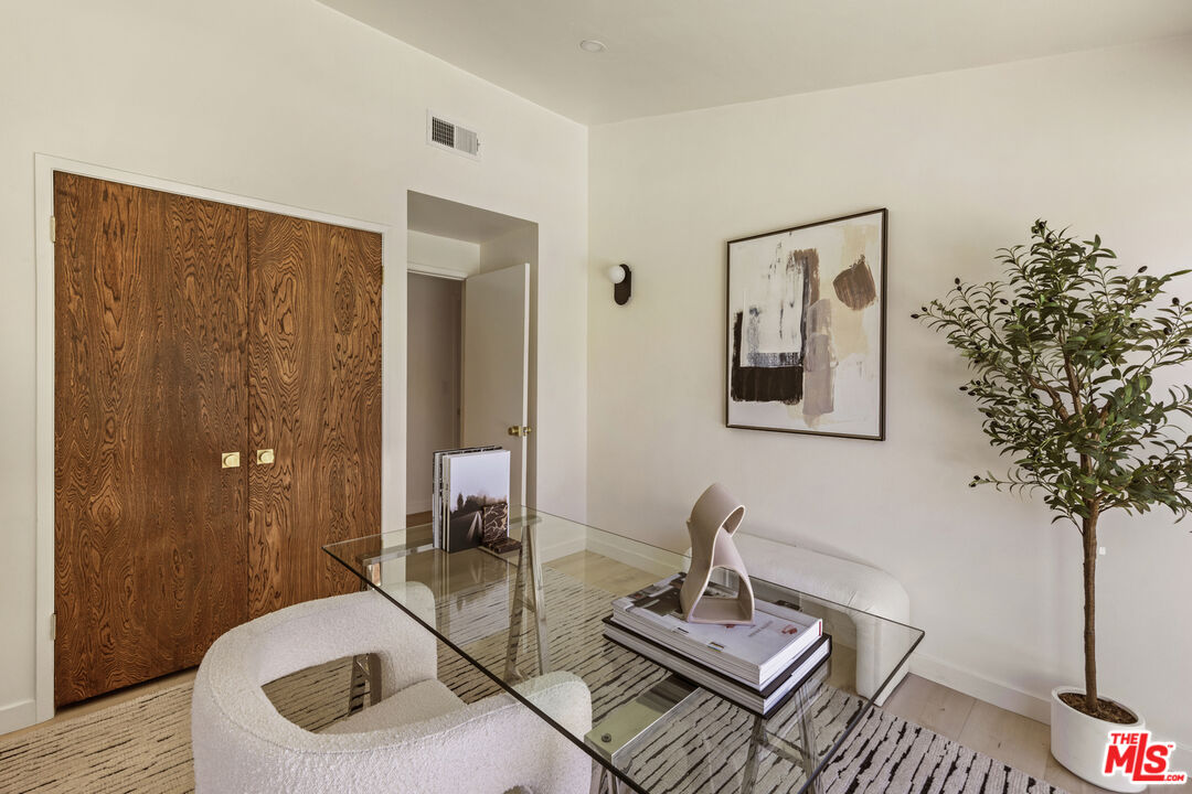 20523 Tiara St, Woodland Hills