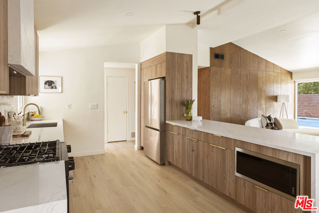 20523 Tiara St, Woodland Hills