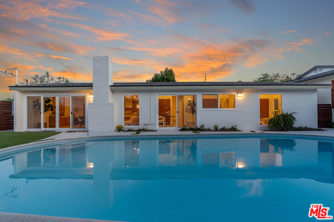 20523 Tiara St, Woodland Hills