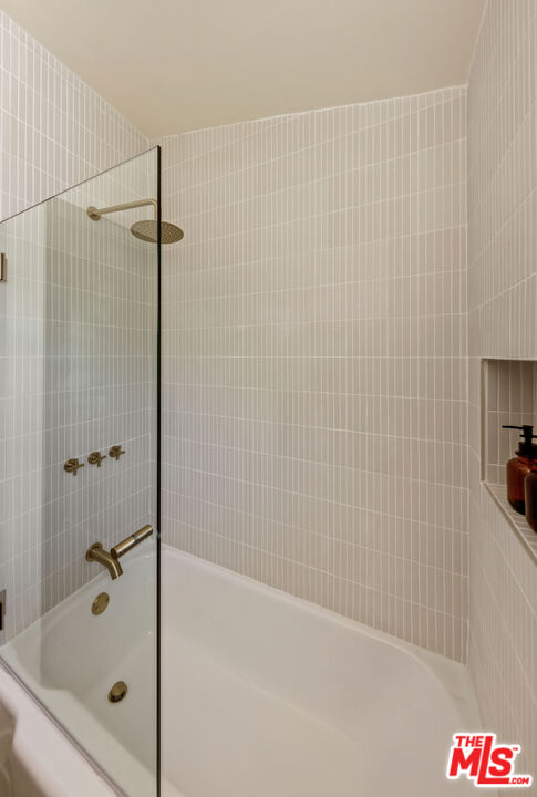 20523 Tiara St, Woodland Hills