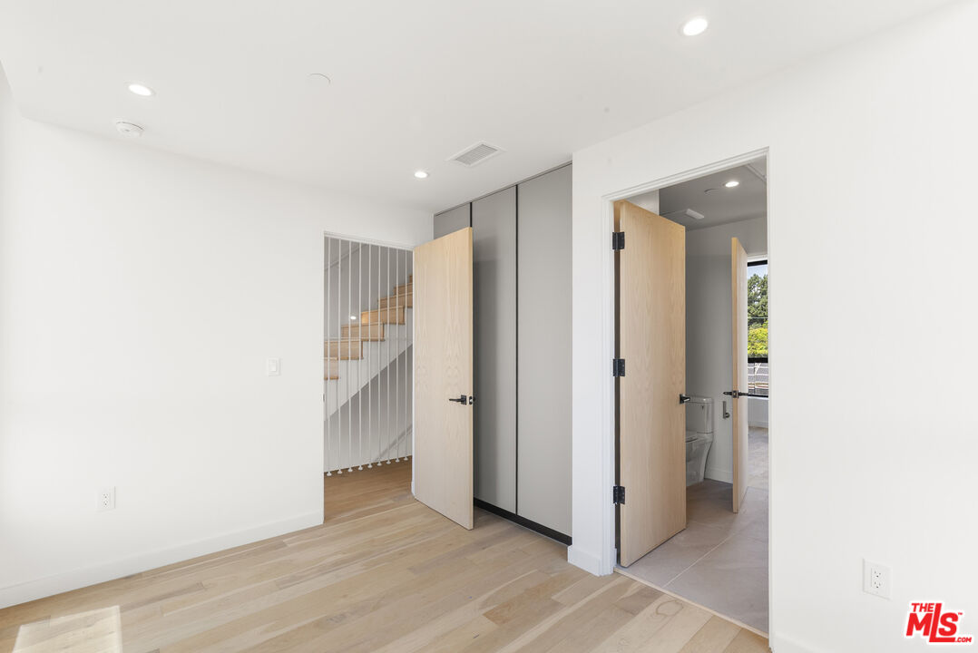 1417 S Doheny Dr