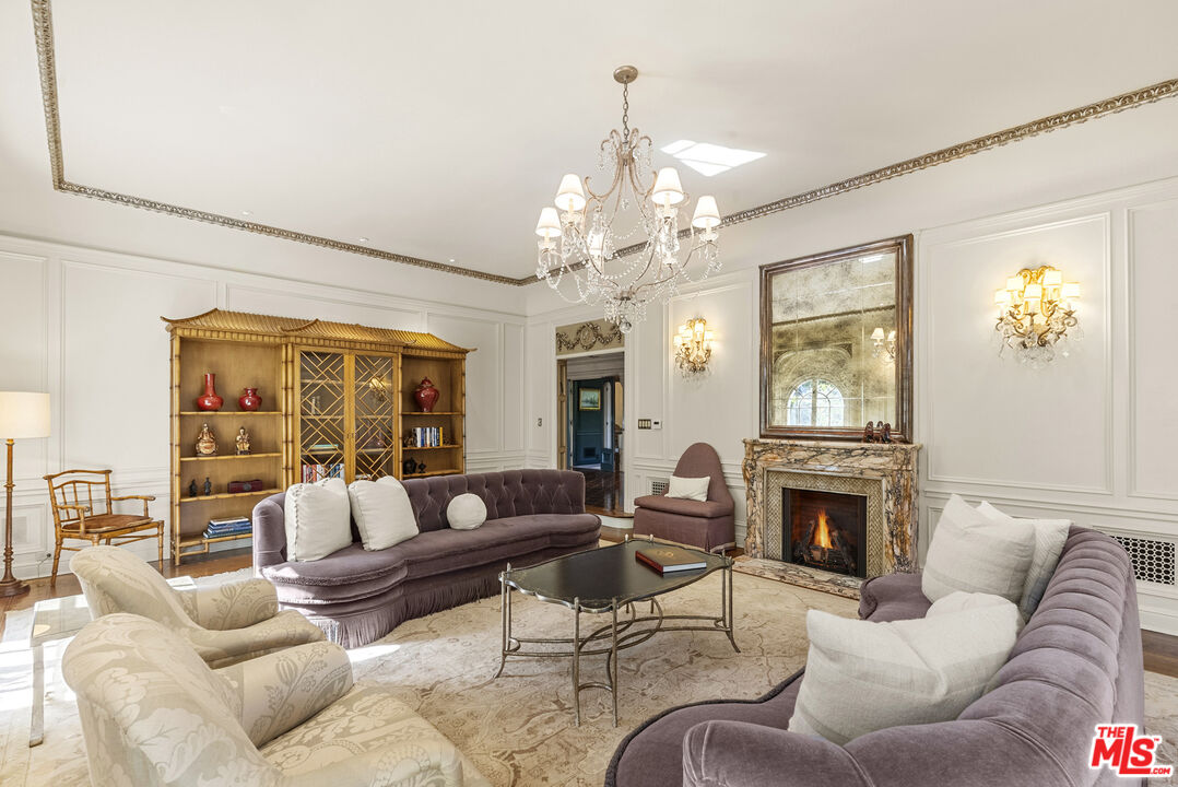710 N Maple Dr, Beverly Hills