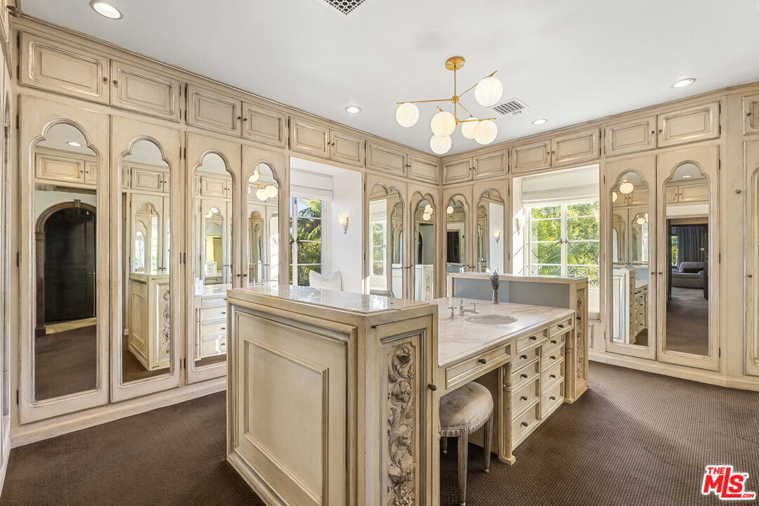 710 N Maple Dr, Beverly Hills