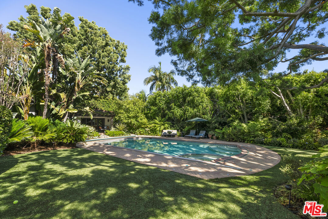 710 N Maple Dr, Beverly Hills