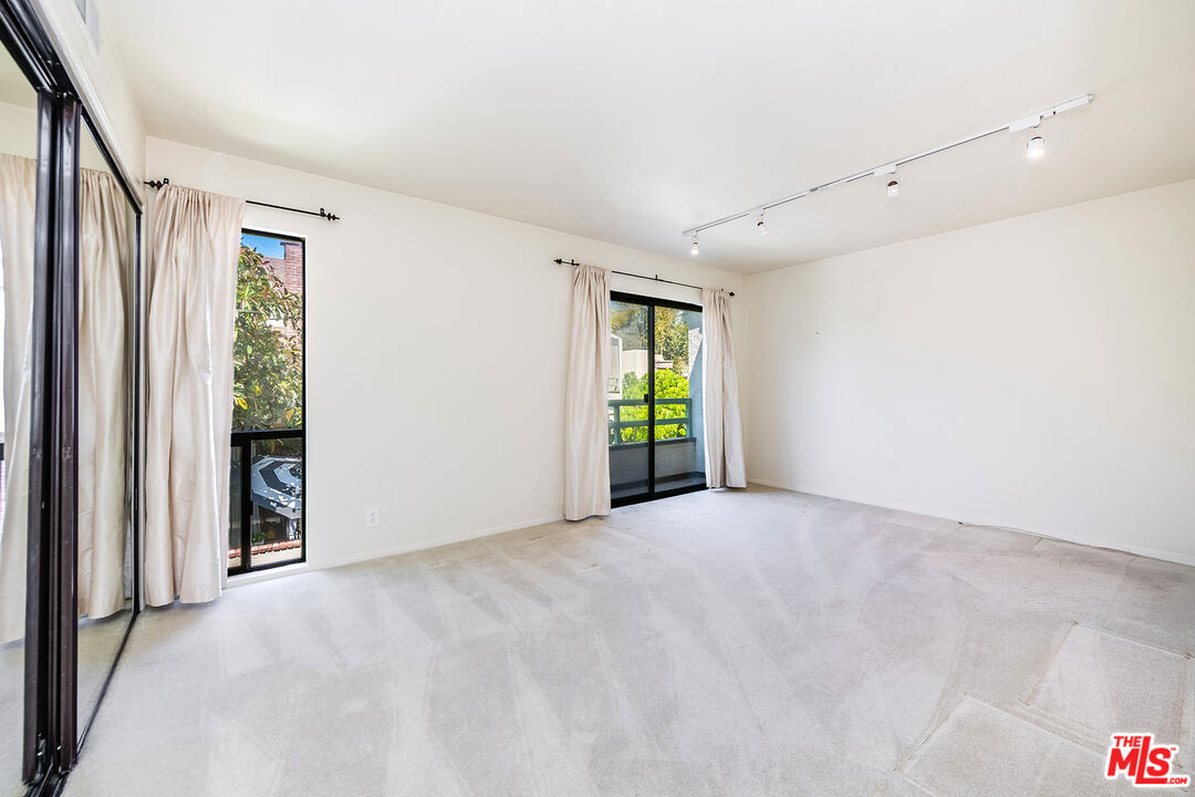 18731 Hatteras St Unit: 26, Tarzana