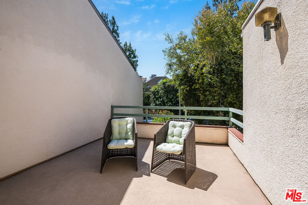 18731 Hatteras St Unit: 26, Tarzana