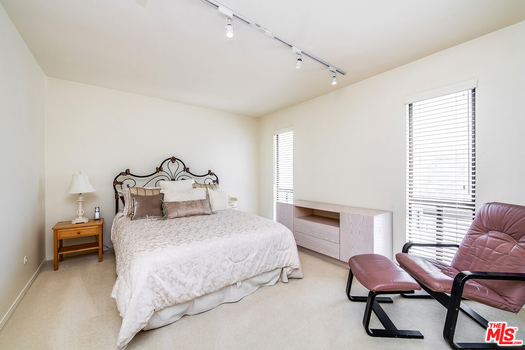 18731 Hatteras St Unit: 26, Tarzana