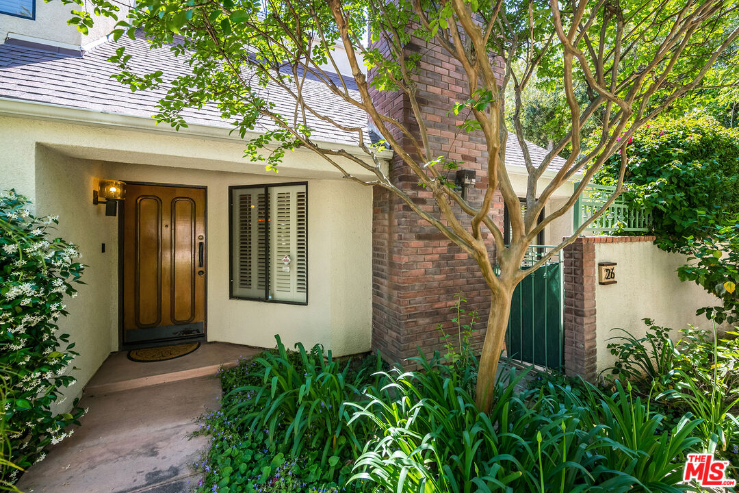 18731 Hatteras St Unit: 26, Tarzana