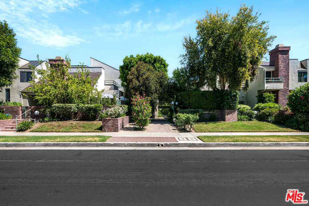 18731 Hatteras St Unit: 26, Tarzana