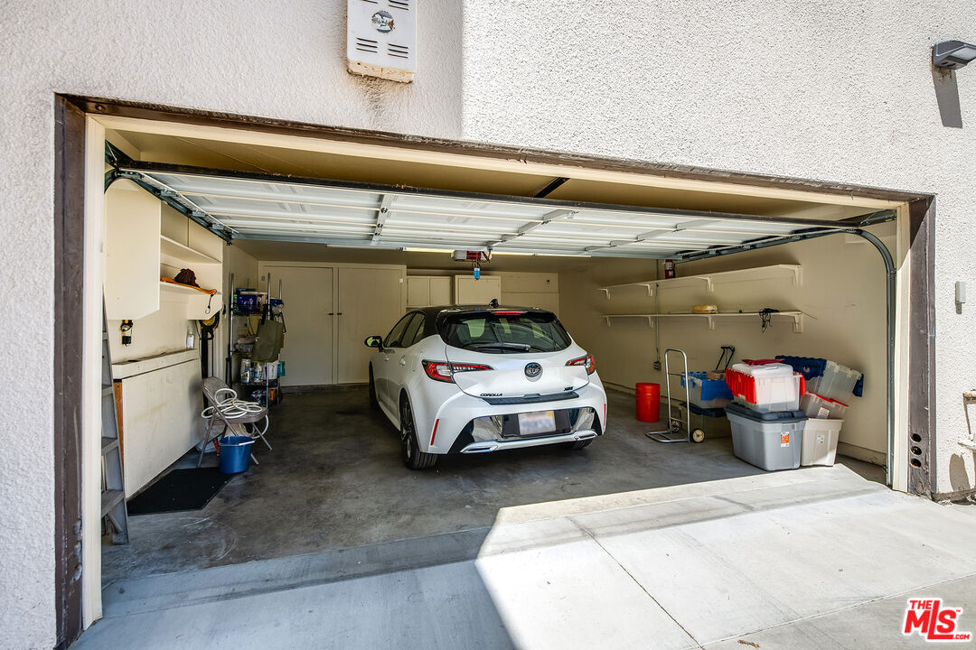 18731 Hatteras St Unit: 26, Tarzana