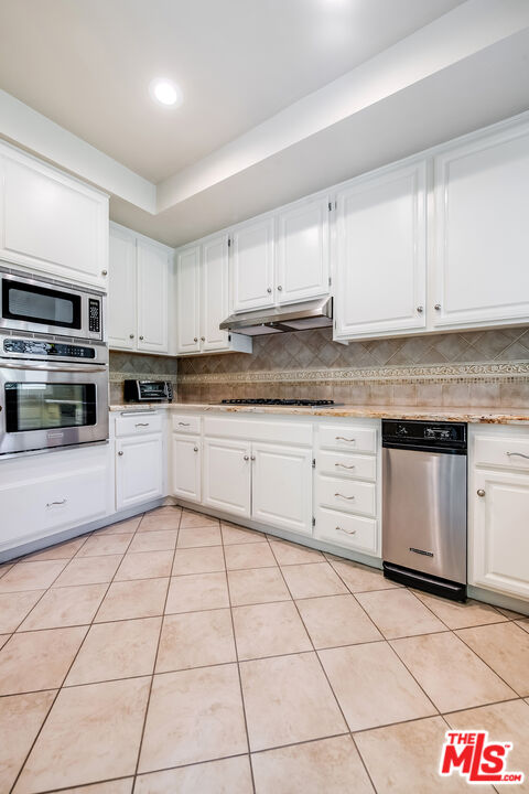 18731 Hatteras St Unit: 26, Tarzana