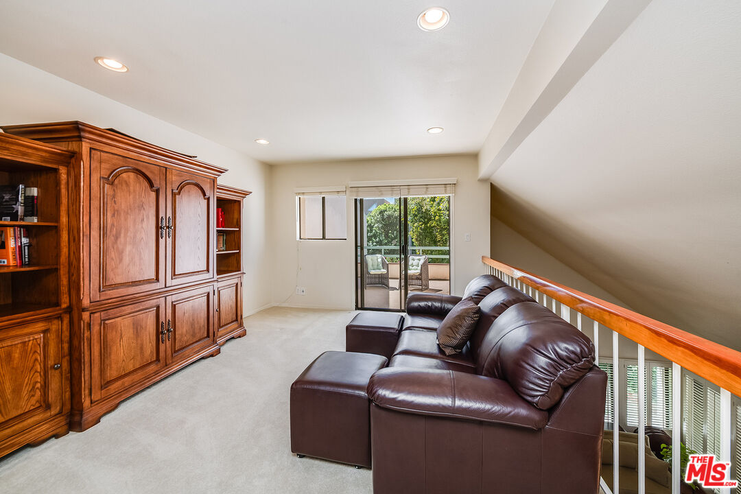 18731 Hatteras St Unit: 26, Tarzana