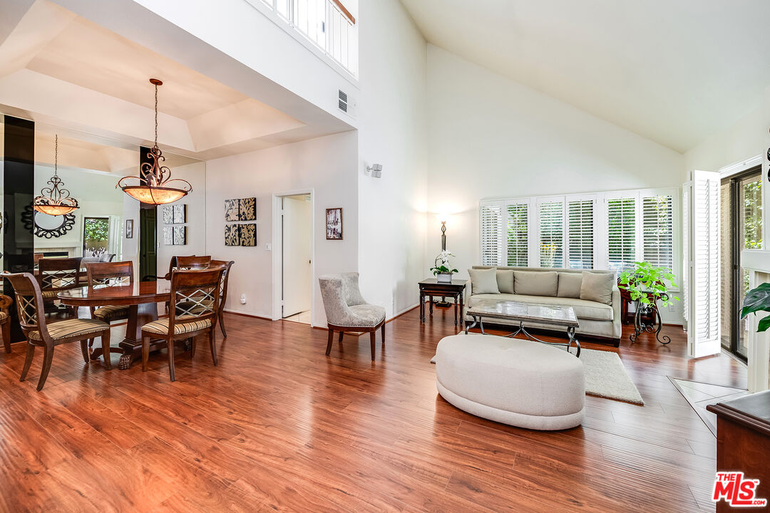 18731 Hatteras St Unit: 26, Tarzana