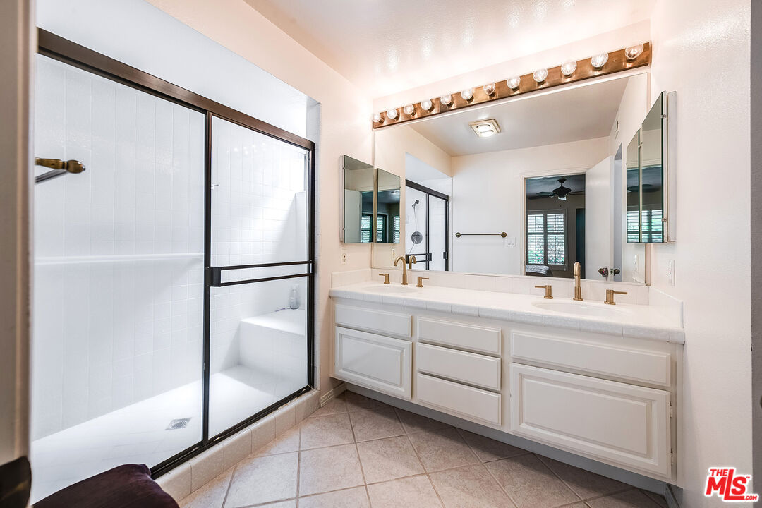 18731 Hatteras St Unit: 26, Tarzana