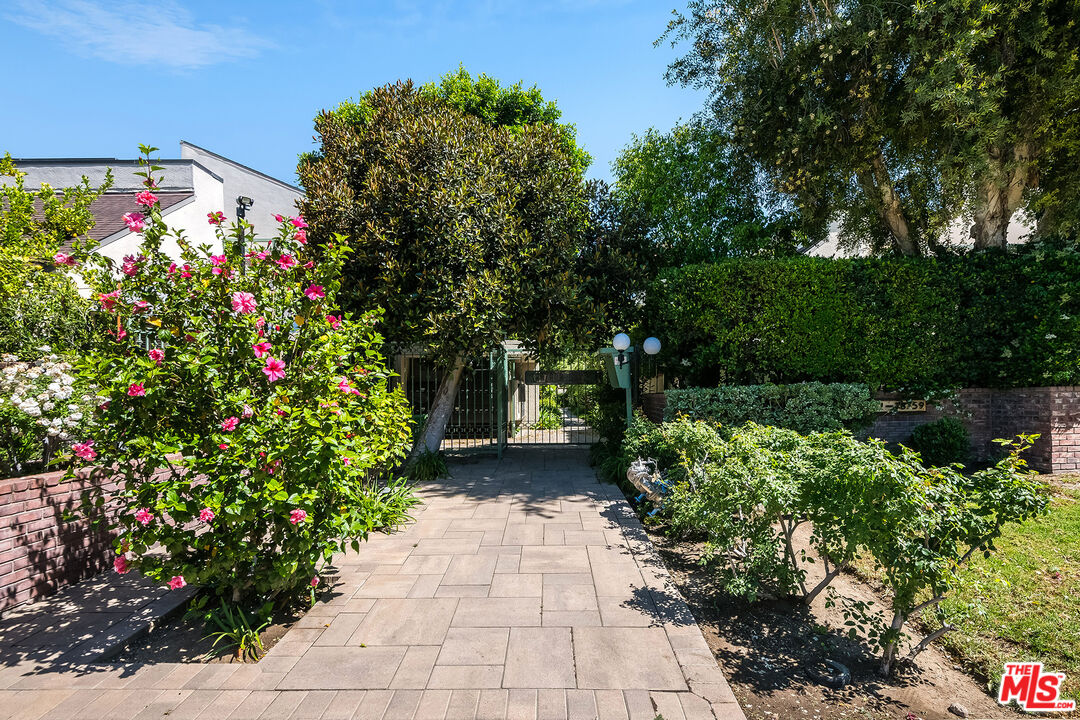 18731 Hatteras St Unit: 26, Tarzana