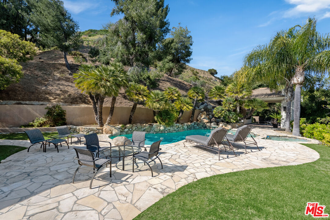 16101 Valley Meadow Pl, Encino
