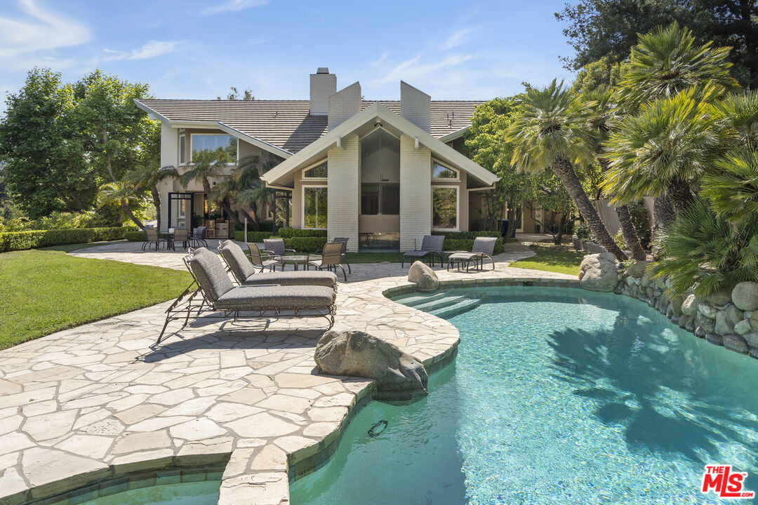 16101 Valley Meadow Pl, Encino