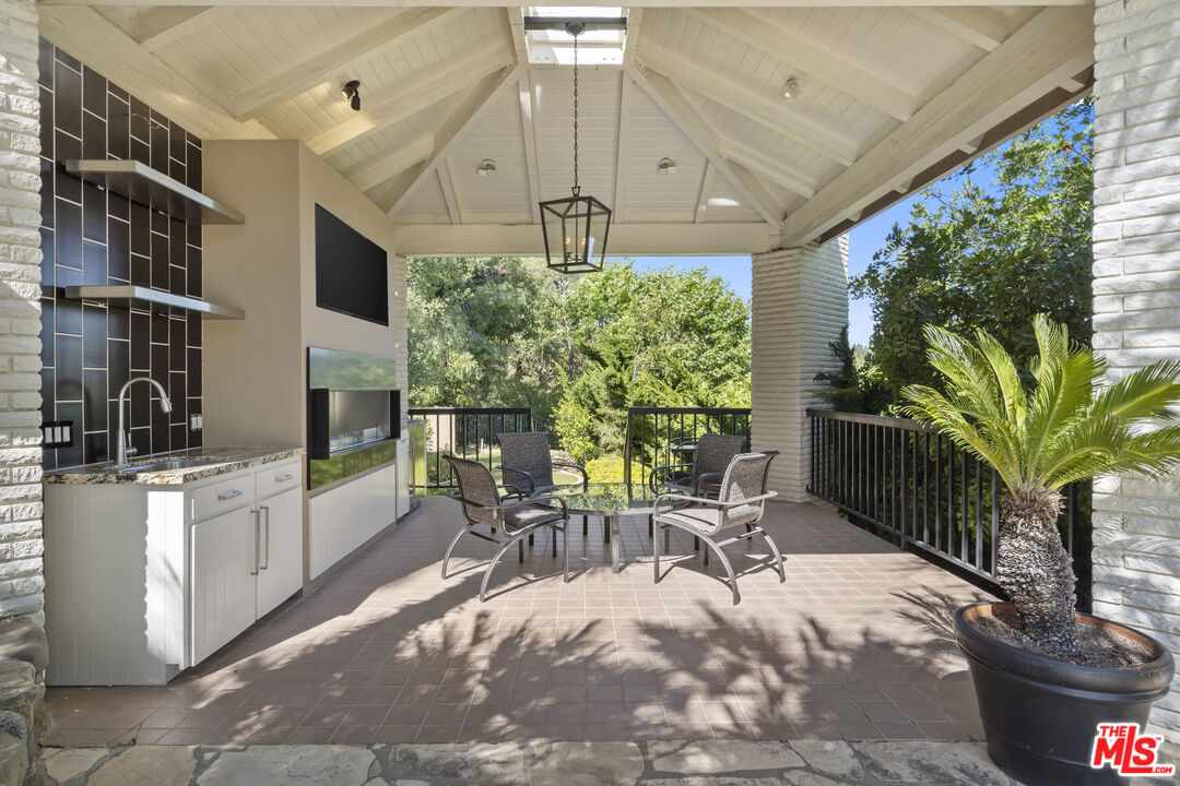 16101 Valley Meadow Pl, Encino